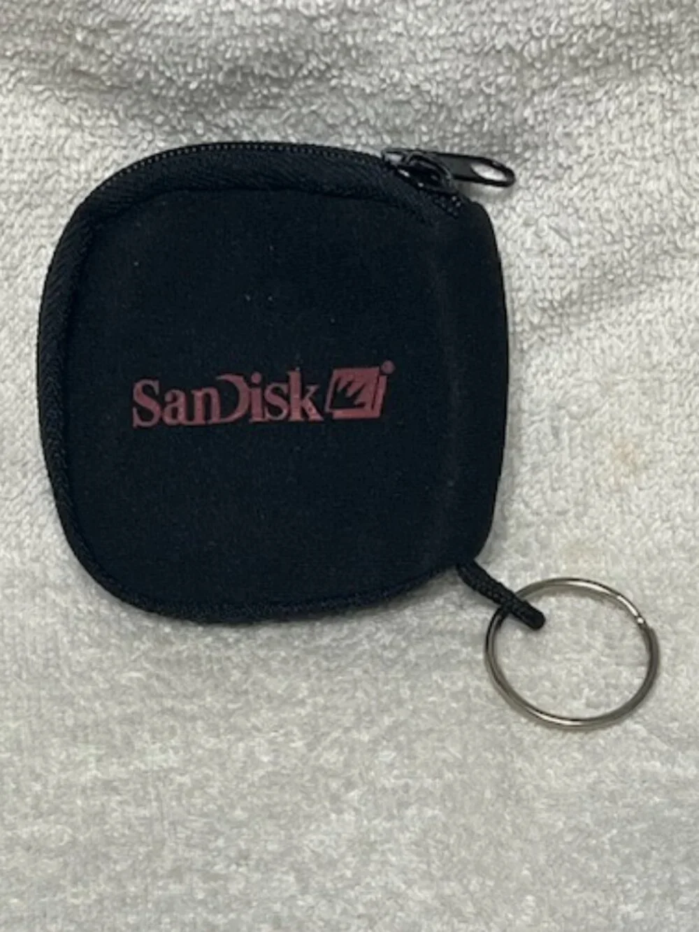 SanDisk Memory/Flash Card Travel Zip Pouch Case Keychain Logo Black 2.75